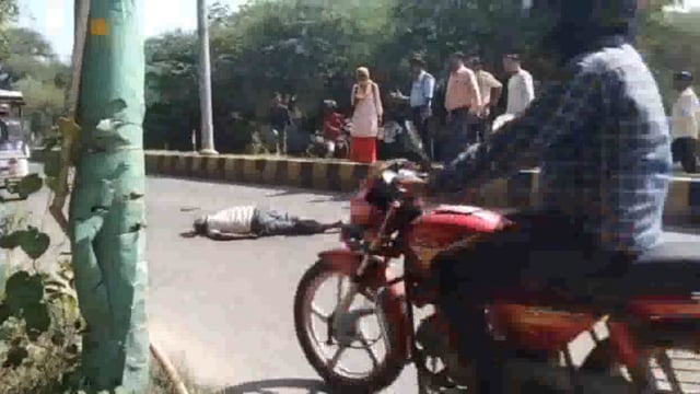 अज्ञात टेंपो की छत से गिरा श्रद्धालु हुआ गंभीर रूप से घायल