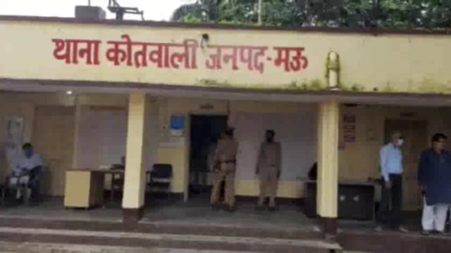 मुजरिम को लेजाने से मना करने पर पुलिस के सिपाही ने आटो चालक को जाम कर पीटा,चालक ने रो रो कर बताई आपबीति