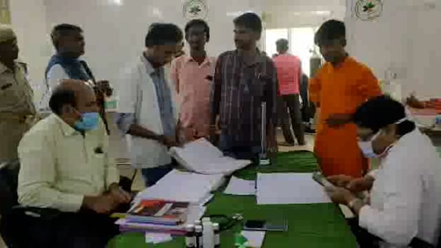 दबंगों पर लगा दादा,नाती की पिटाई कर हजारों रुपये लूटने का आरोप