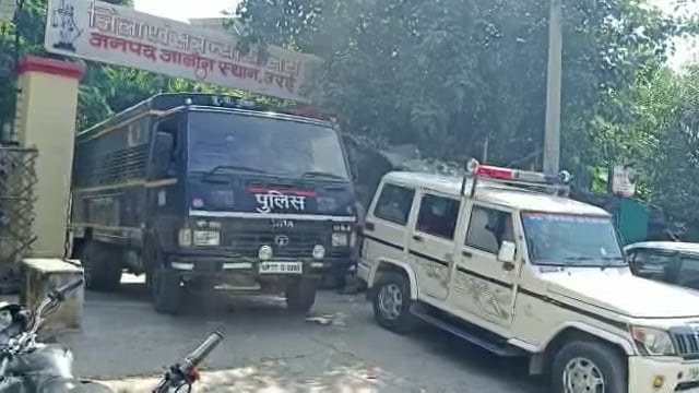 ब्रेकिंग न्यूज़ जालौन

जालौन के उरई जिला न्यायालय में पेशी पर पहुंचे गरौठा झाँसी के पूर्व सपा विधायक दीप नारायण सिंह यादव