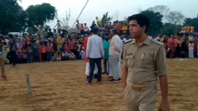 तहसील खैर के गांव गौ मत मैं चल रही रामलीला का हुआ समापन रावण का पुतला भी फूंका गया