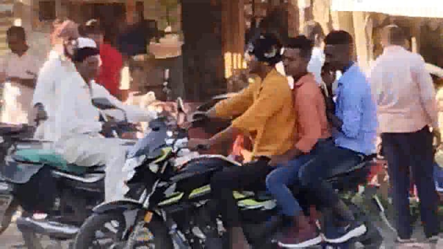 युवा बाइक चालक ट्रैफिक नियमों का नहीं करते पालन,आए दिन हो रही दुर्घटनाएं#Prayagraj 
