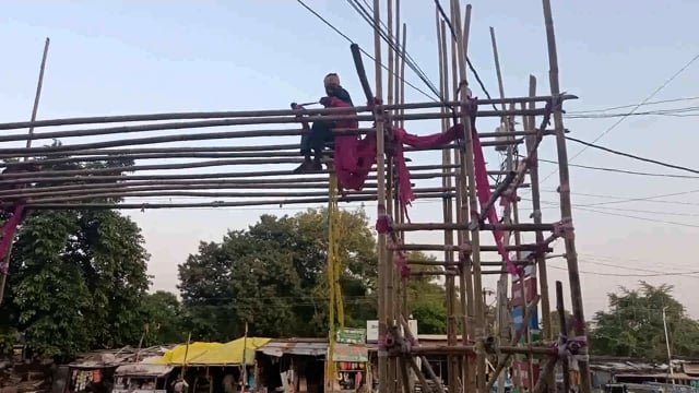 छठ पूजा को लेकर सूरजगढ़ा पटेल चौक स्थित भव्य गेट बनाने का कार्य प्रारंभ