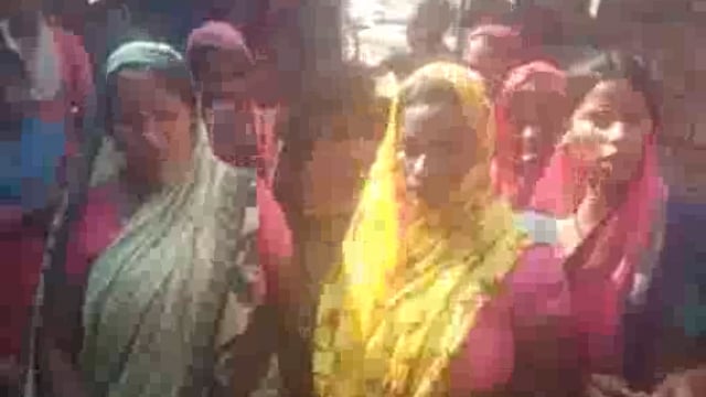 तहसील नानपाराविकासखंड शिवपुर ग्राम पंचायत डल्लापुरवा को ग्रामीण कोटे का राशन नहीं मिल रहा बाढ़ से कुदरत की मार झेल रहे 
