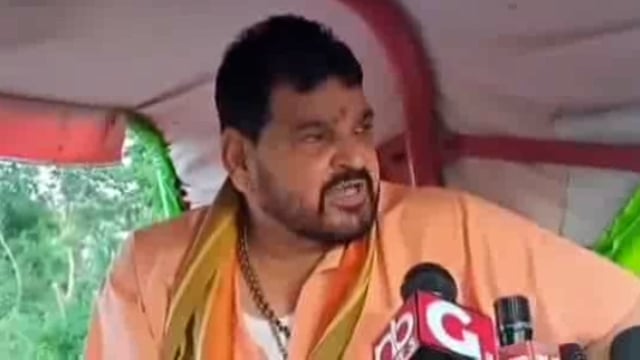 गोंडा योगी सरकार की धज्जियां उड़ा दी