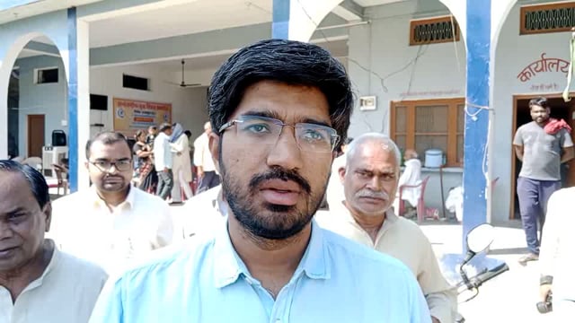 मुहम्मदाबाद गोहना वृद्धाश्रम में मुख्यविकास अधिकारी ने वितरण किया अंगवस्त्र