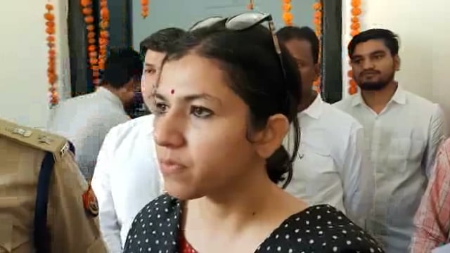 जालौन
अवैध खनन और ओवरलोडिंग रोकने के लिए जिलाधिकारी कार्यालय में बना खनिज कमांड सेंटर
सुनिए क्या कहा जिलाधिकारी ने 