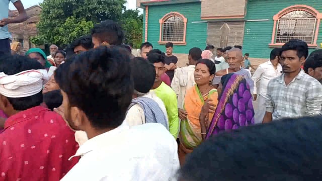 अल्पसंख्यक समुदाय के एक गरीब  मजदूर की मृत्यु आइसक्रीम बेचने के क्रम में  हो गई