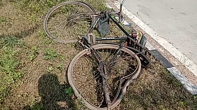 जालौन

घर से दीपावली की सौदा खरीदने जा रहे व्यक्ति को तेज़ रफ़्तार ईको गाड़ी ने मारी जोरदार टक्कर
