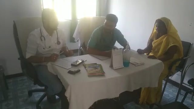प्राथमिक स्वास्थ्य केंद्र डुमरिया डीह पर मुख्यमंत्री जन आरोग्य मेले मे 40 लोगों का हुआ स्वास्थ्य परीक्षण, दी गई दवाई