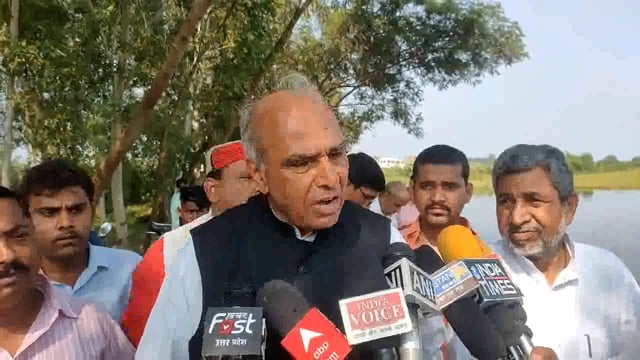 कोई भी बाढ़ पीड़ित भूखा नहीं सोएगा इटवा में डुमरियागंज सांसद जगदंबिका पाल ।