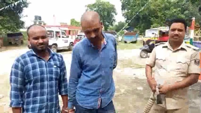 दो बोतल विदेशी शराब के साथ दो युवक को धोरैया पुलिस ने किया गिरफ्तार