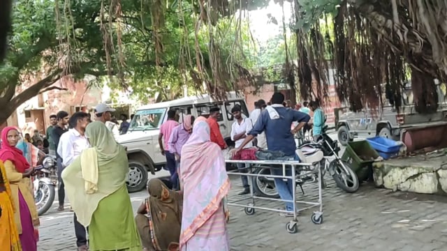 शटरिंग के दौरान काम कर रहे मजदूर किस संतुलन बिगड़ने के चलते गिरकर दर्दनाक मौत डलमऊ कोतवाली क्षेत्र के मुर्शिदाबाद गांव क