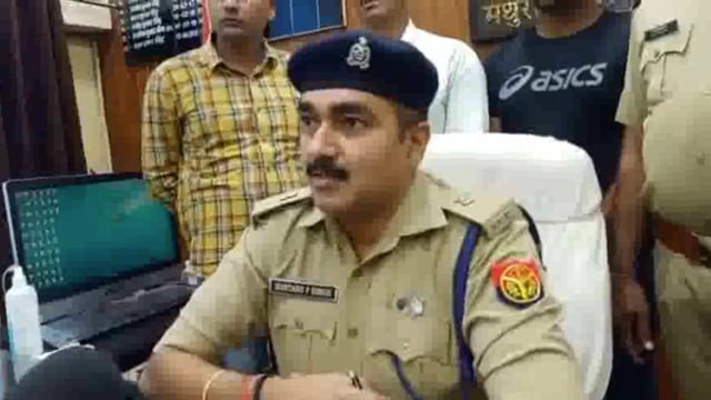 थाना जमुनापार क्षेत्र के अंतर्गत ग्राम मावली में हुई तीन लाख की लूट का मथुरा पुलिस ने किया पर्दाफाश वर्कर ही निकला लुटेर