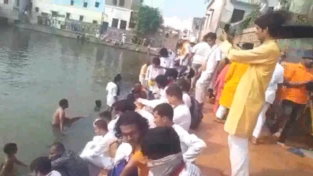 संतान प्राप्ति के लिये राधाकुंड में आज रात को होगा महाइस्नान , दूर दराज से पहुँचने लगे श्रधालु ।