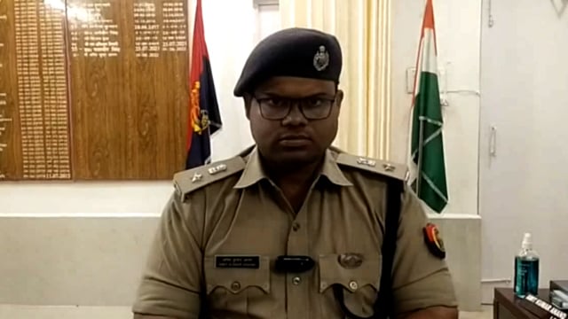 पिटाई कर युवक का सिर मुंडवाने वाले तीन आरोपियों को इटवा पुलिस ने किया गिरफ्तार एसपी अमित कुमार आनंद ।