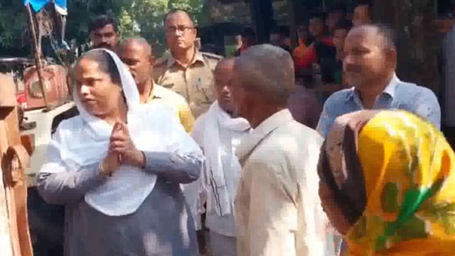 भरवठिया मुस्तहकम में पिलर गिरने 3 कि मौत MLA सैय्यदा ने पीड़ित परिवार से की मुलाकात सरकार से हर संभव मदद दिलाने की कही ब