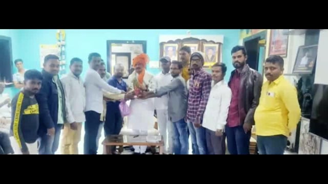 आटपाडी तालुका संगणक परिचालक संघटनेच्या वतीने आम. गोपीचंद पडळकर  यांना विविध मागण्यांचे निवेदन