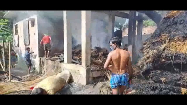 गोपीनगर गांव में आग लगने से दो परिवारों के तीन घर जलकर हुआ राख