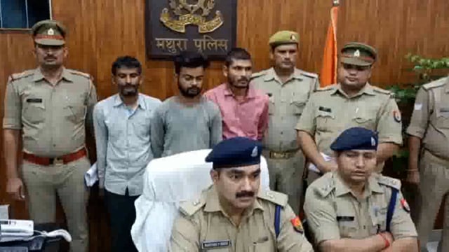 जेत पुलिस को उस समय बड़ी सफलता मिली जब छटीकरा रेलवे फ्लाईओवर के पास तीन अभियुक्तों को 30 किलो गांजे सहित पकड़ा