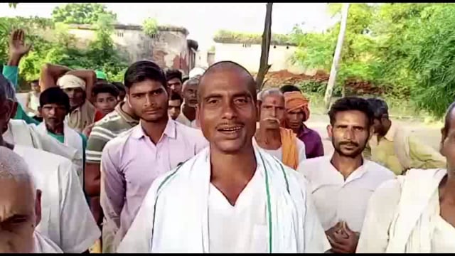 कई एकड़ जमीन कटान में समाहित होती जा रही है कटान इतनी तेज हो गई है कि ग्रामीणों के घर भी कटान में समाहित हो गए हैं परागी