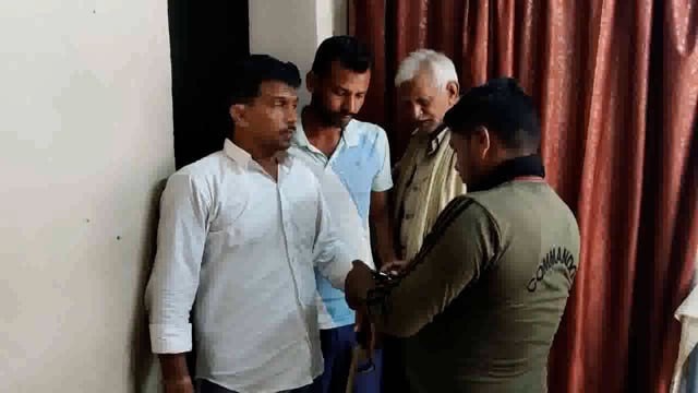 मुंगेर SP के निर्देश पर शराबियों के विरुद्ध छत्रहार मोड़ सहित कई जगहों पर अभियान चलाकर दो शराबियों को किया गिरफ्तार