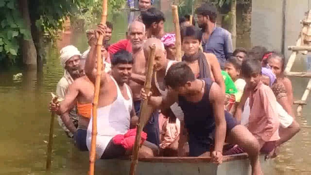 सिद्धार्थनगर जिले के नौगढ़ तहसील क्षेत्र के लखनापरा गांव में बाढ़ के पानी से जनजीवन हुआ अस्त व्यस्त।