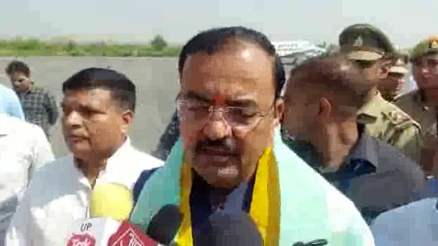 औरैया पहुंचने से पहले सैफई हवाई पट्टी पर मीडिया से बात करते हुए डिप्टी सीएम केशव प्रसाद ने कहा निकाय चुनाव भाजपा का होगा