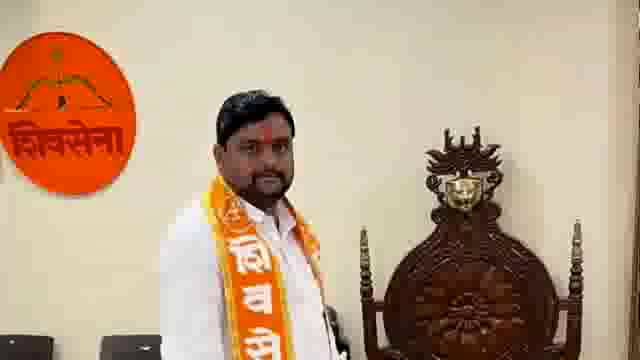 माजी शिवसेना प्रमुख चंद्रकांत टेंगटोल यांनी मुंबई येथे पक्षप्रमुख उद्धव ठाकरे यांची घेतली भेट