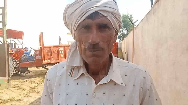 जनपद अलीगढ़ खैर तहसील नवीन गल्ला मंडी खैर में किसानों के नहीं घुस पा रहे ट्रैक्टर जाम लगा रहता है पुलिस प्रशासन हुआ ना क