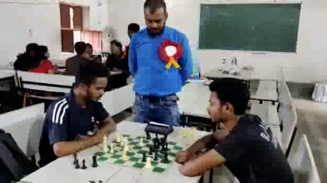 शतरंज प्रतियोगिता में RSकॉलेज की रिया कुमारी खगड़िया कॉलेज के के विशाल कुमार सिंह ने मारी बाजी