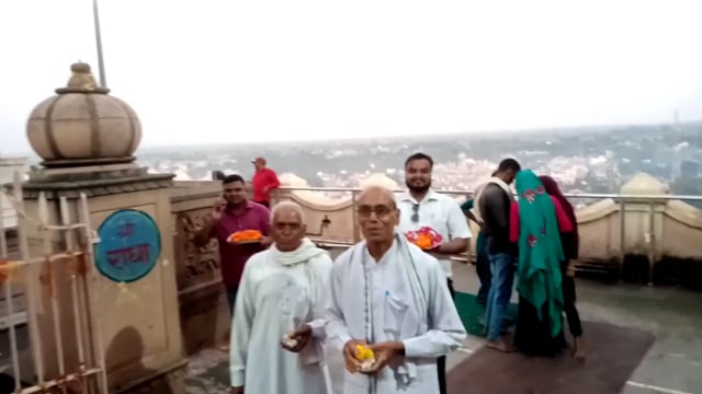 बनाए रखें बृजवासी होने का गौरव: राधारानी के श्री चरणों में लगाई अर्जी