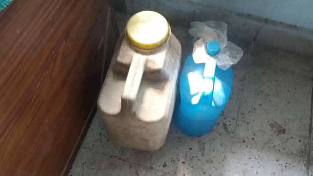 सूरजगढ़ा थाना क्षेत्र  के मानुचक गांव से शराब कारोबारी पति पत्नी को गिरफ्तार कर भेजा गया जेल