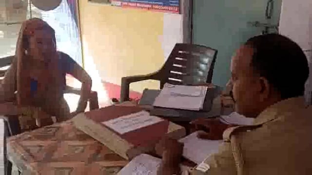 आंगनबाड़ी और सहायिका में चले लात घूसे दोनों से शिकायत लेकर पहुंची थाना माट