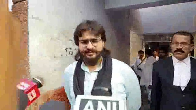 मऊ एमपी एमएलए कोर्ट में पेश हुए सदर विधायक अब्बास अंसारी कोर्ट ने दी जमानत