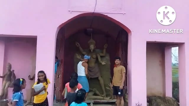 लेटाबरन काली मंदिर में काली पूजा को लेकर तैयारी जोरों पर कलाकार प्रतिमा का अंतिम रूप देने में जुटे