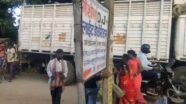 बेलहर बाजार सहित अन्य बाजारों में धनतेरस को लेकर देर रात तक ग्राहकों की रही भीड़, लोगों में मचा हलचल ।