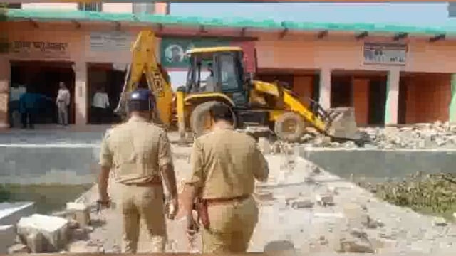 जावरा में चला बाबा का बुलडोजर, सिचाई विभाग के नाले से हटाए स्थाई अतिक्रमण