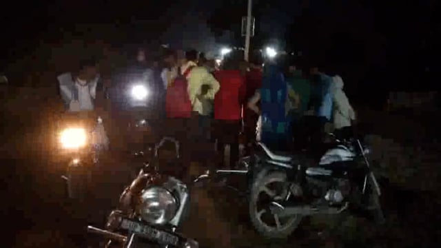  वृंदावन डांगोली रोड पर पानीगांव के समीप अज्ञात बस ने बाइक सवार युवक को मारी टक्कर युवक को आई गम्भीर चोट।