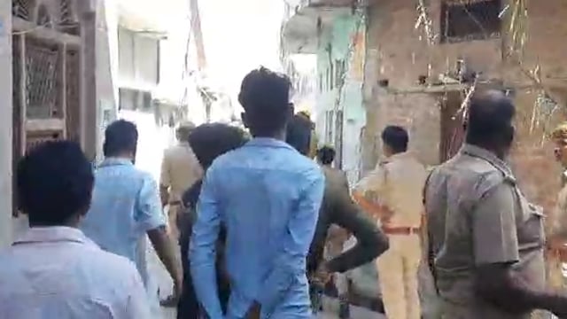 नवाबगंज थाना क्षेत्र के संचय मोहल्ला में हुआ धमाका एक की मौत कई घायल