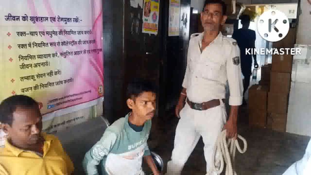 फुल्लीडुमर थाना की पुलिस 5 लीटर महुआ शराब के साथ एक शराब कारोबारी तथा शराब के नशे में एक व्यक्ति को किया गिरफ्तार