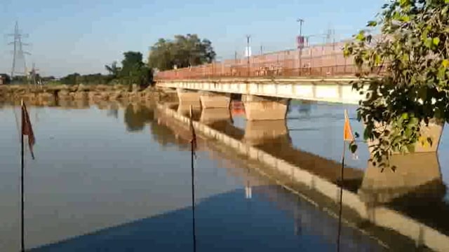 तेजी से घट रहा जिले में बहने वाली राप्ती व अन्य नदियों का जलस्तर ।