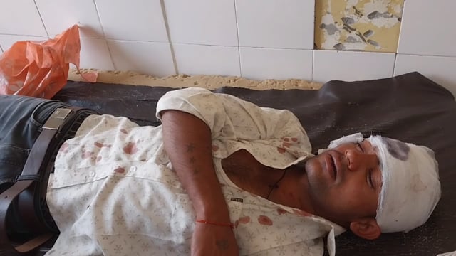 बदायूं मेरठ हाईवे पर धनीपुर गांव के पास बाइक सवार ने ग्रामीणों को मारी टक्कर दोनों हुए घायल अस्पताल मैं कराया भर्ती |