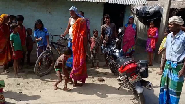 बलुआ संथाली गांव में मोटरसाइकिल व साइकिल की आमने-सामने भिड़ंत में साइकिल हुआ चकनाचूर, साइकिल चालक को लगी गंभीर चोटें