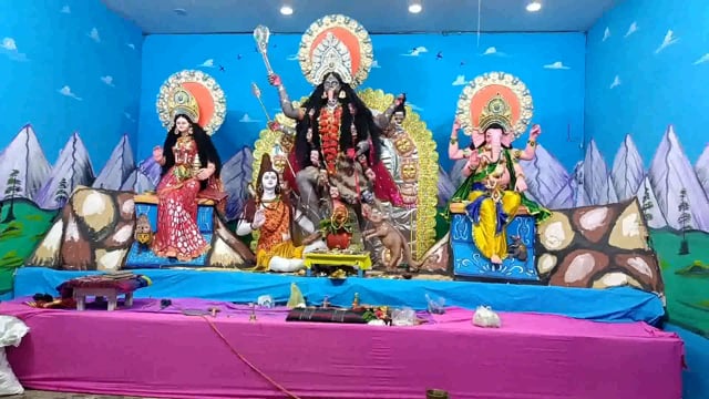 आज हम सभी मां लक्ष्मी और काली की पूजा इसलिए करते हैं कि मां लक्ष्मी अनेकों रूपों में प्रकट हुई