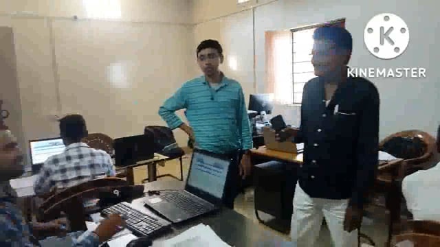 फुल्लीडुमर प्रखंड कार्यालय में सुखाड़पीड़ितों  की हो रही डाटा एंट्री कार्य का उपप्रमुख ने किया निरीक्षण 75% एंट्री पुरी