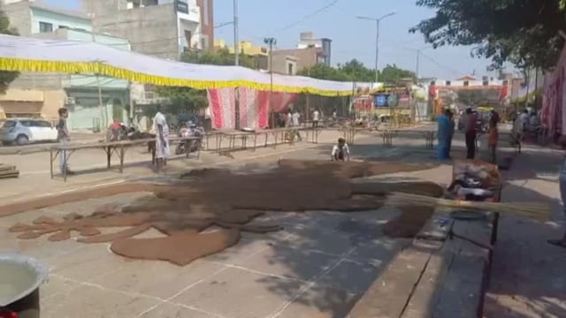 गोवर्धन पूजा शोभायात्रा में उमड़ा श्रद्धा का सैलाब