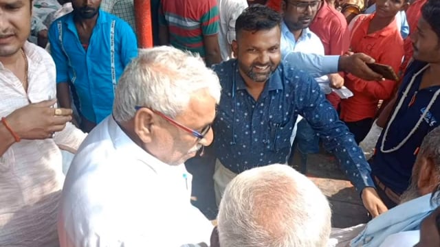 इटवा MLA माता प्रसाद पांडे ने इमलिया,लमुईयाबसंतपुर बड़हरा खास मिर्जापुर के 1450 बाढ़ पीड़ितों में बाटी राहत सामग्री