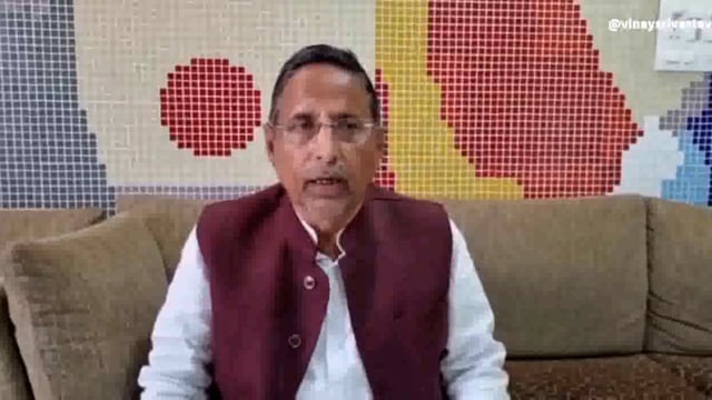 बुनकर बिजली की जगह नौकरी की मांग करें