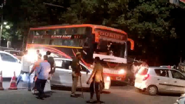 मथुरा वृंदावन रोड पर पागल बाबा के समीप लगा भीषण जाम।